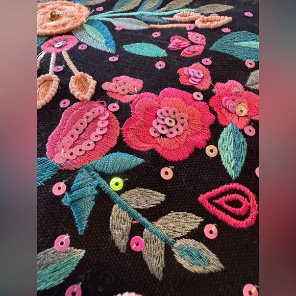 Floral Embroidered padded Clutch with Tassel EUC - Picture 3 of 4